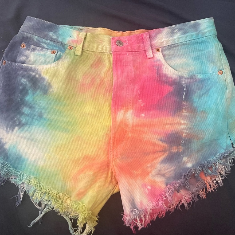 Levis *Tie Dye* Cut Off Shorts